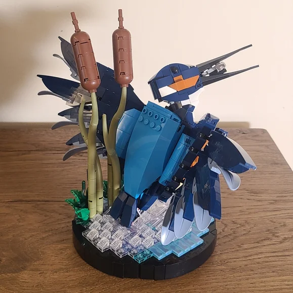 LEGO Kingfisher Bird Set - 10331 - Picture 2 of 9